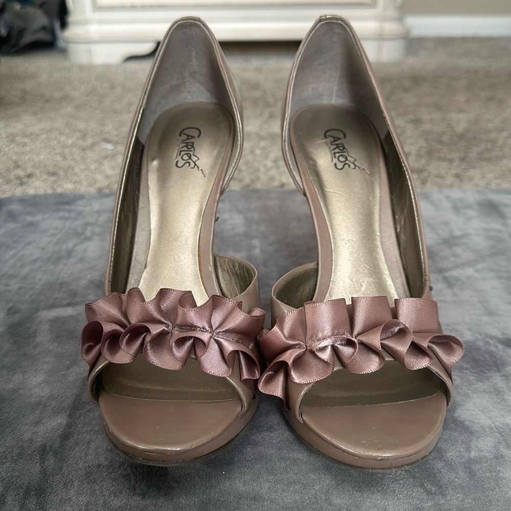 Size 8 1/2 women’s tan pump heel-great condition